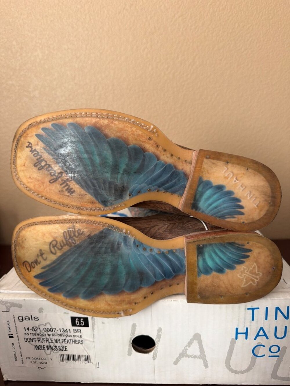 Tin Haul Boots Don't Ruffle My Feathers Angel Wing Women's Siz 6.5 Used w/Box - Picture 7 of 16
